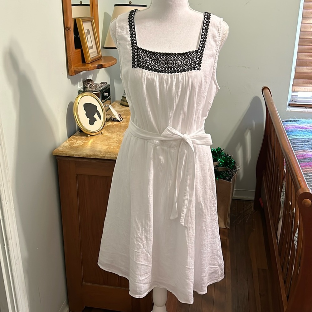 NWOT Talbots white gauze dress with embroidered, square neckline. Self tie. 8P